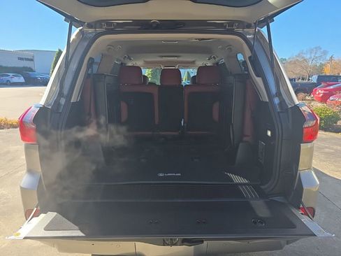 Used 2020 Lexus LX 570 4WD w/ 3rd Row & Luxury Pkg image 15