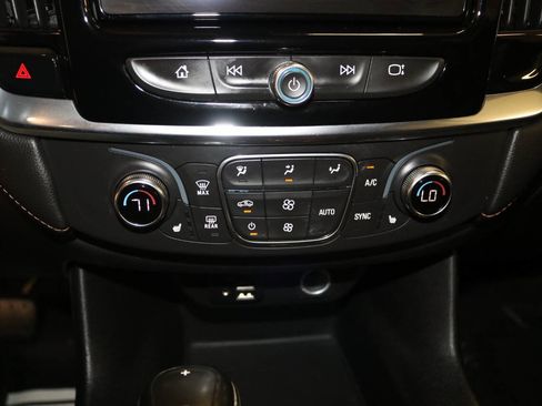 Used 2020 Chevrolet Traverse LT w/ LT Premium Package image 34