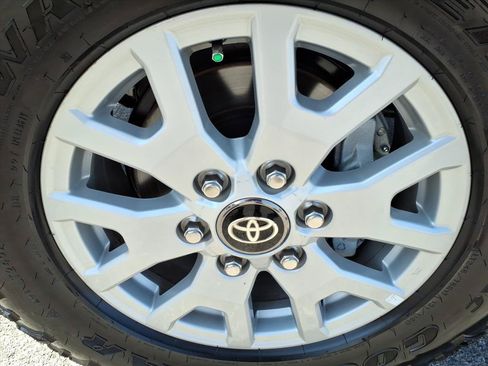 Used 2025 Toyota Tacoma SR AWD/4WD image 11