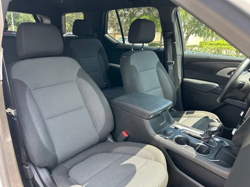 Used 2023 Chevrolet Traverse LT FWD image 44