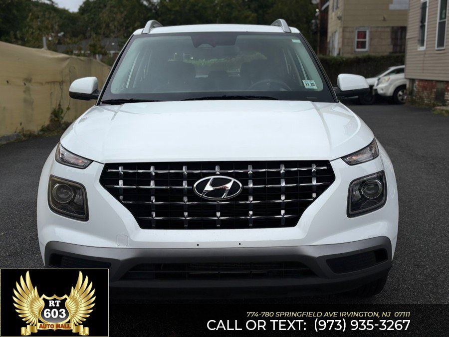 Used 2025 Hyundai Venue SEL FWD image 2