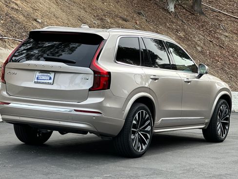 New 2026 Volvo XC90 T8 Plus AWD/4WD image 4