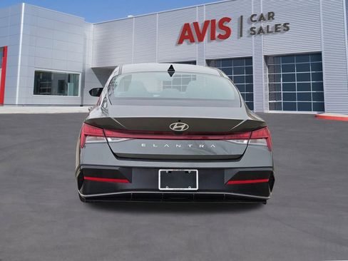 Used 2025 Hyundai Elantra SEL image 5