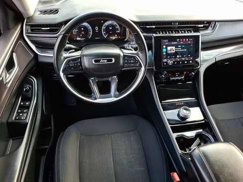 Used 2022 Jeep Grand Cherokee Laredo w/ Luxury Tech Group I AWD/4WD image 2