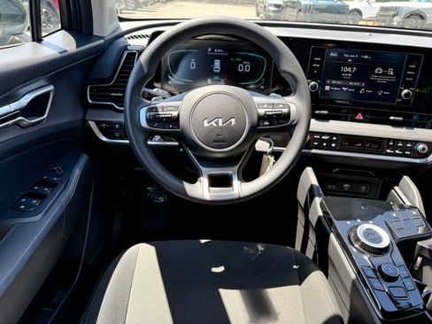 Certified 2025 Kia Sportage LX AWD/4WD image 33
