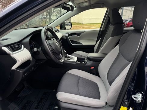 Used 2020 Toyota RAV4 XLE image 12