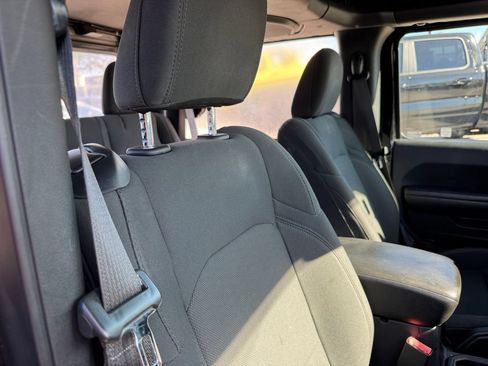 Used 2018 Jeep Wrangler Sport AWD/4WD image 15