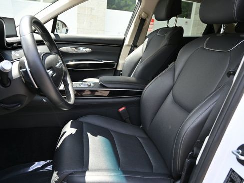 Used 2025 Genesis GV70 2.5T AWD/4WD image 18