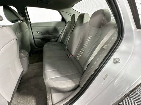 Used 2024 Hyundai Elantra SEL image 25