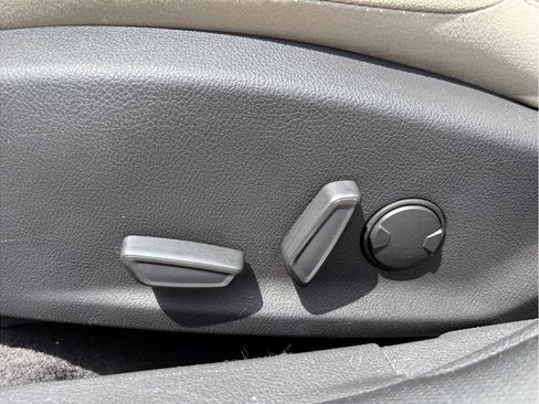 Used 2018 Ford Focus Titanium FWD image 15