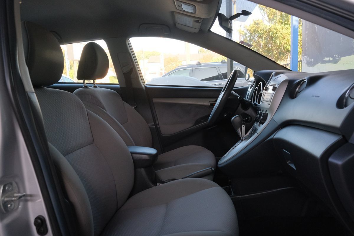 Used 2009 Toyota Matrix FWD image 23