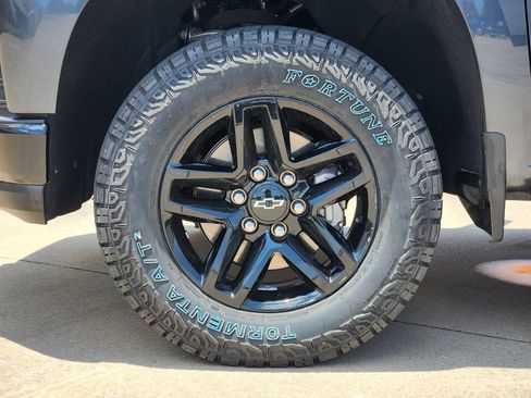 Used 2022 Chevrolet Silverado 1500 Custom Trail Boss w/ LPO, Dark Essentials Package AWD/4WD image 10