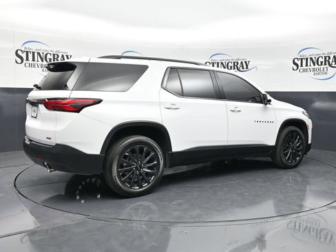 Used 2023 Chevrolet Traverse RS FWD image 9