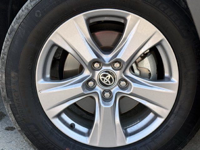 Used 2025 Toyota RAV4 XLE FWD image 10