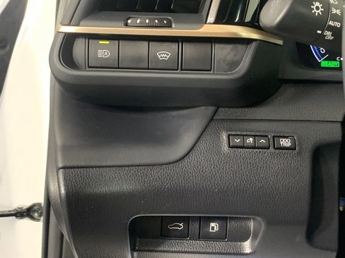 Used 2023 Toyota Crown XLE image 17