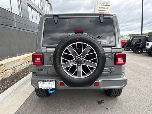 Used 2022 Jeep Wrangler Unlimited Sahara AWD/4WD image 4