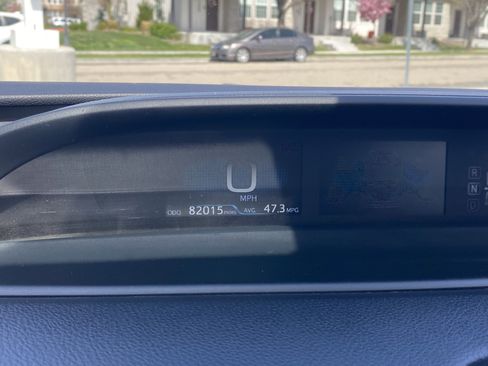 Used 2022 Toyota Prius LE image 11