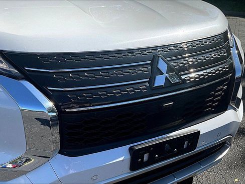 Used 2023 Mitsubishi Outlander SEL image 7