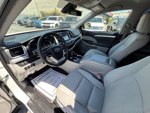 Used 2019 Toyota Highlander LE FWD image 11