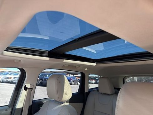 Used 2015 Ford Escape SE w/ SE Chrome Package image 11