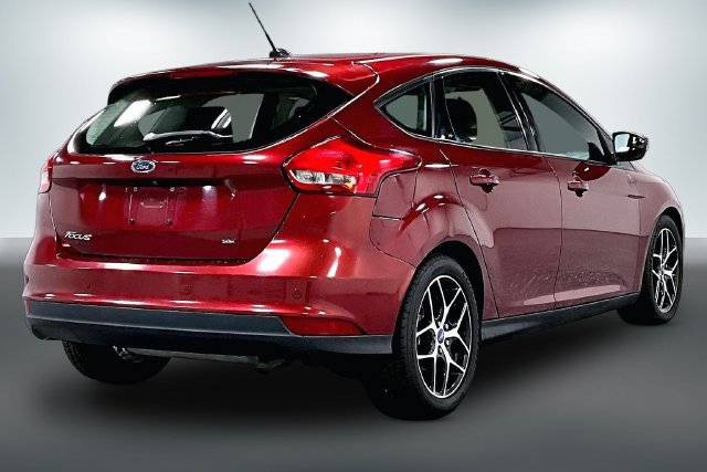 Used 2017 Ford Focus SEL w/ Cold Weather Package FWD image 7