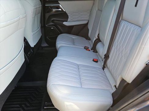 Used 2025 Mitsubishi Outlander SEL FWD image 21
