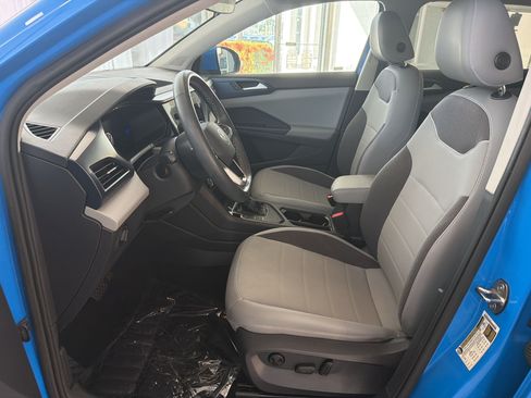 Used 2023 Volkswagen Taos SE FWD image 5