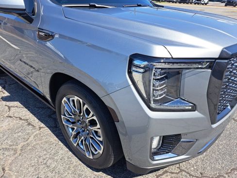 Used 2024 GMC Yukon Denali Ultimate AWD/4WD image 15