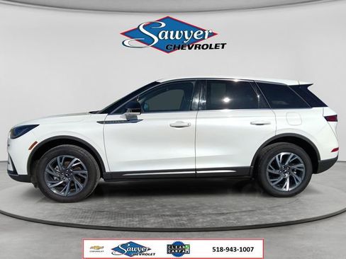 Used 2023 Lincoln Corsair AWD w/ Equipment Group 101A image 2