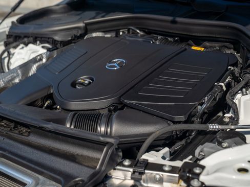 Certified 2024 Mercedes-Benz GLC 300 4MATIC image 30