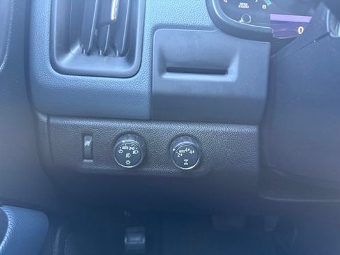 Used 2022 Chevrolet Colorado Z71 w/ Safety Package AWD/4WD image 36