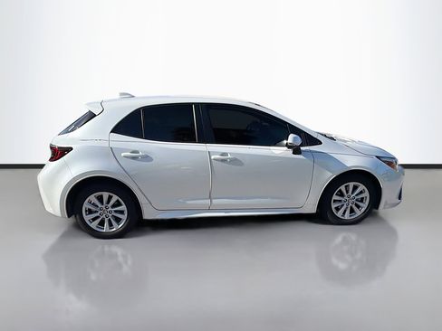 Used 2023 Toyota Corolla SE w/ SE Premium Package image 2