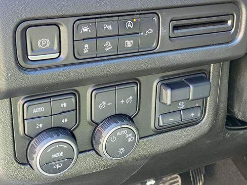 Used 2022 Chevrolet Tahoe Z71 w/ Off-Road Capability Package image 10