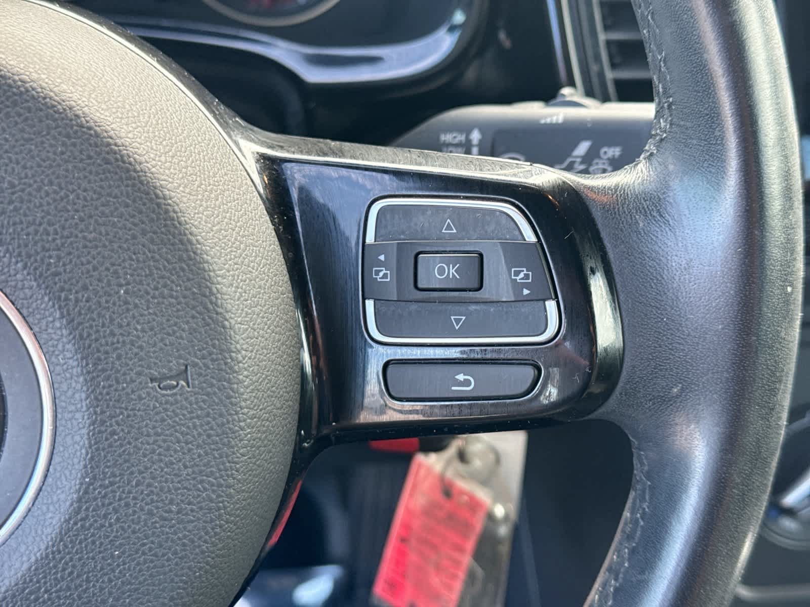 Used 2019 Volkswagen Beetle 2.0T S FWD image 27