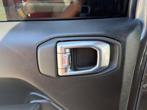 Used 2023 Jeep Gladiator Sport AWD/4WD image 30