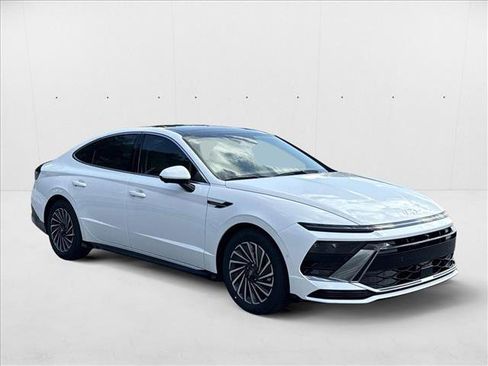 New 2025 Hyundai Sonata Limited image 7