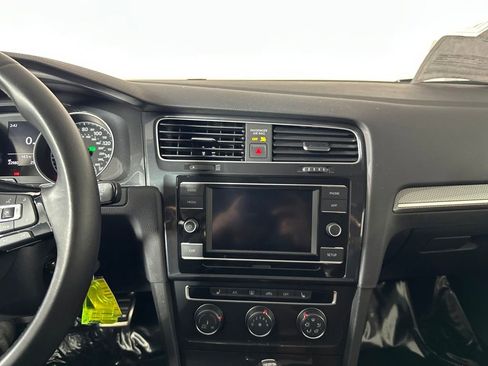 Used 2019 Volkswagen Golf Alltrack S image 17