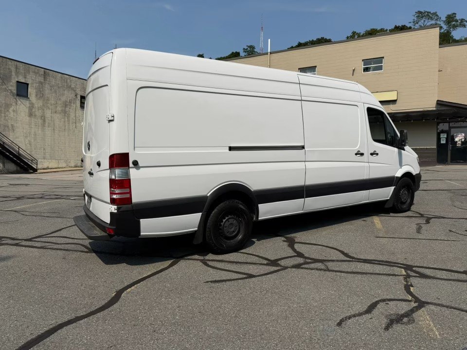 Used 2017 Freightliner Sprinter 2500 RWD image 7