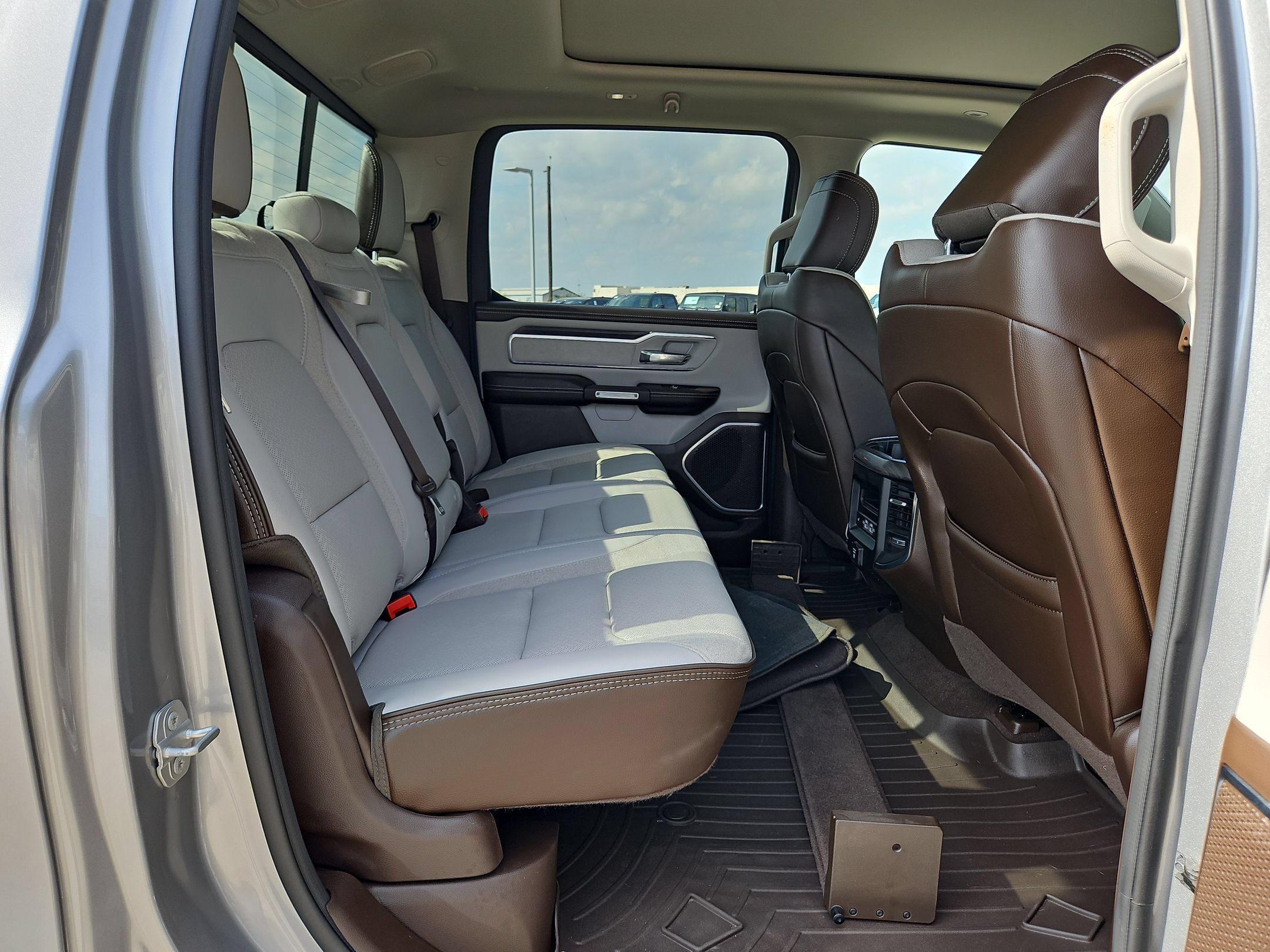 Used 2025 RAM 1500 Laramie w/ Laramie Southwest Edition AWD/4WD image 25