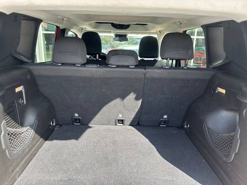 Used 2016 Jeep Renegade Latitude FWD image 11