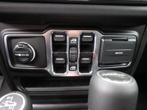 New 2025 Jeep Gladiator Sport image 7