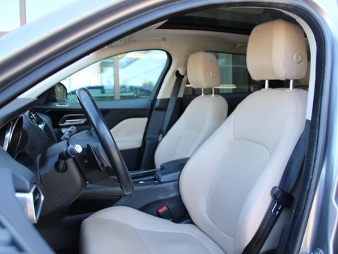 Used 2020 Jaguar F-PACE Premium image 25