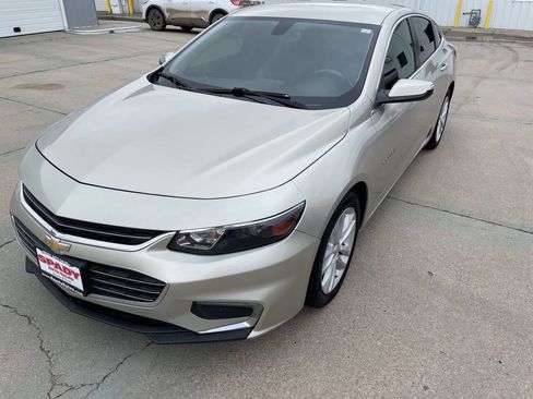 Used 2016 Chevrolet Malibu LT w/ Leather Package FWD image 2
