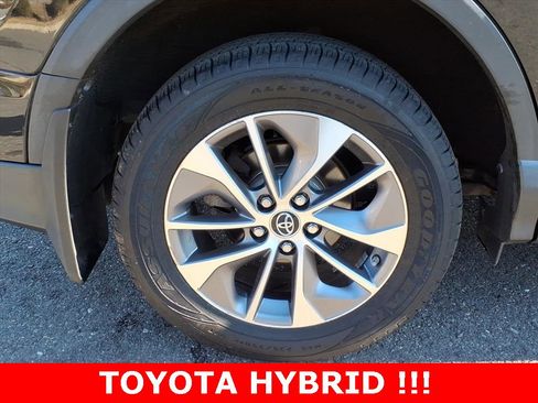 Used 2018 Toyota RAV4 XLE w/ Convenience Package image 8