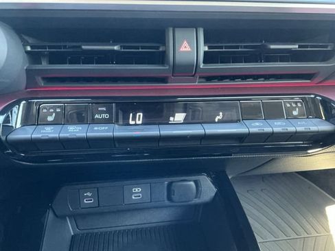 Certified 2024 Toyota Prius Prime FWD image 17