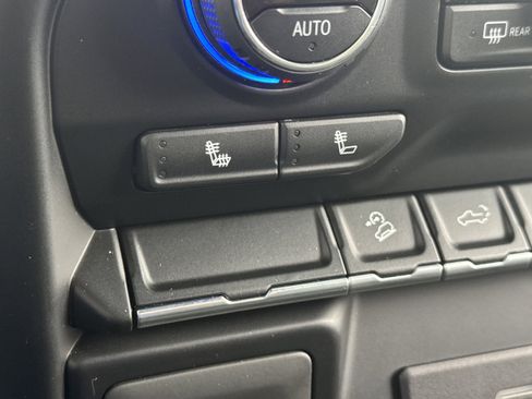 Used 2021 Chevrolet Silverado 1500 RST image 25