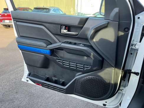 Used 2025 Toyota Tacoma TRD Off-Road image 22