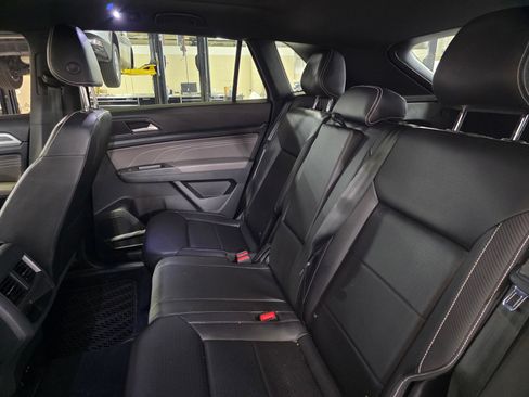 Used 2023 Volkswagen Atlas Cross Sport SE w/ Panoramic Sunroof Package AWD/4WD image 11