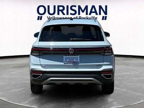 Used 2025 Volkswagen Taos SE w/ Panoramic Sunroof Package AWD/4WD image 5