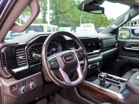 Used 2022 GMC Sierra 1500 SLT w/ SLT Premium Plus Package AWD/4WD image 18